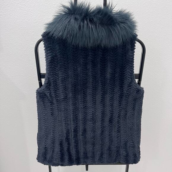 Marc New York Andrew Marc Women's MD Deep Navy Faux Fur Gold Zip Sleeveless Vest - Picture 2 of 5